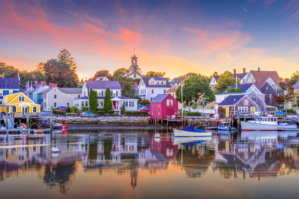 Houses along the coastline of Portsmouth, NH